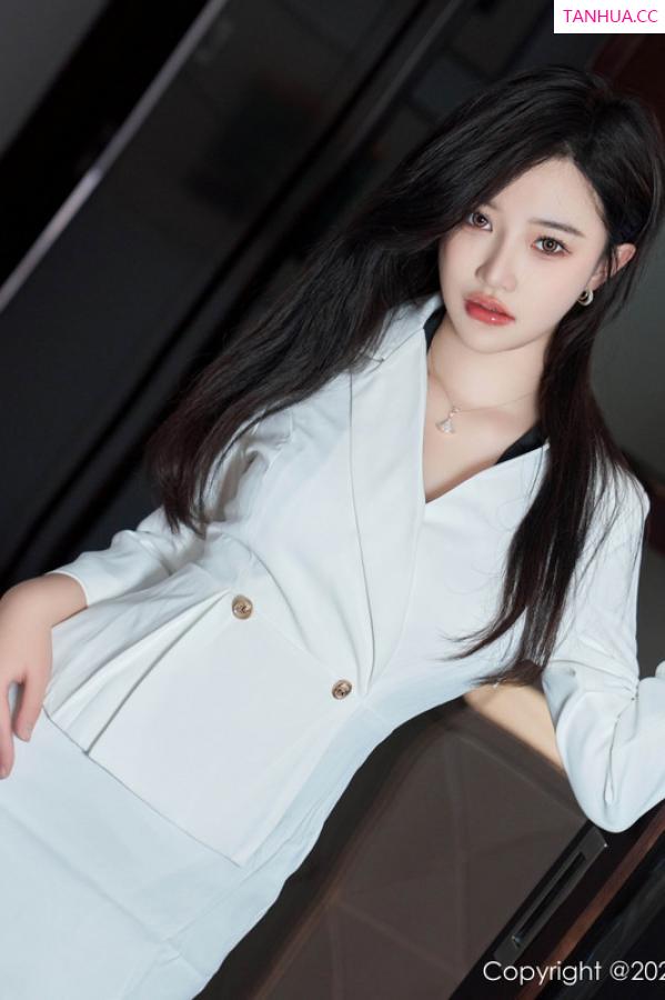   [XiuRen]高清写真图 2023.06.12 No.6900 妙可可Cheese 黑丝美腿第9张图片